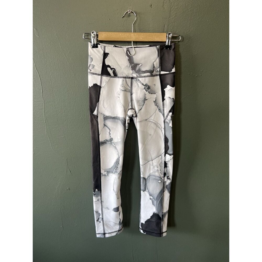 Under Armour Womens Black Cropped Athletic Workout Legging Size XS - Picture 1 of 3